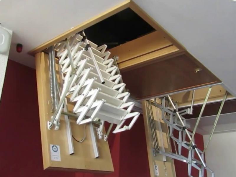 Чердачная лестница с электроприводом
